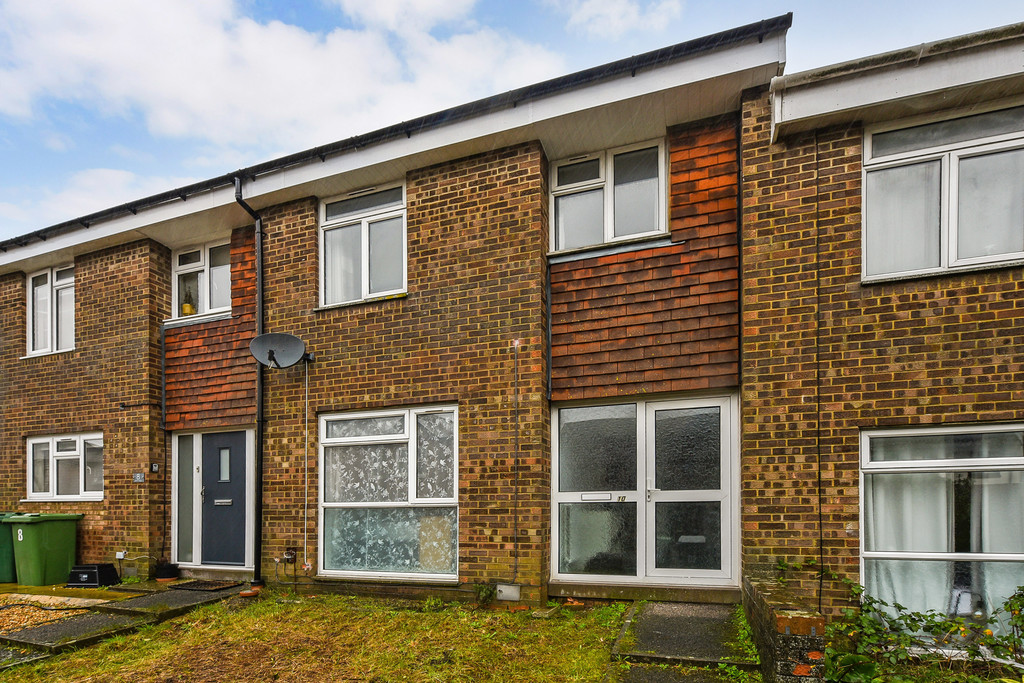 4 bed Mid Terraced House for rent in Hampshire. From Martin & Co - Winchester