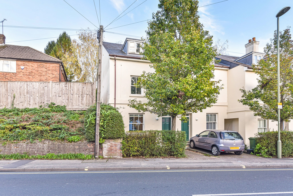 2 bed Apartment for rent in Hampshire. From Martin & Co - Winchester