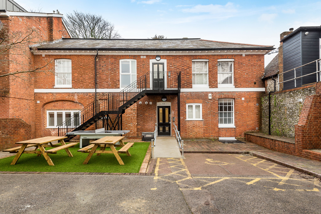 1 bed Flat Share for rent in Hampshire. From Martin & Co - Winchester