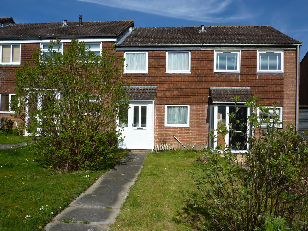 2 bed Mid Terraced House for rent in Hampshire. From Martin & Co - Winchester