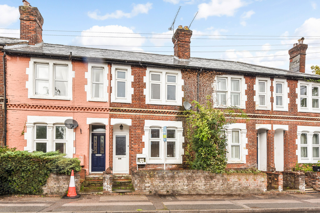 4 bed Mid Terraced House for rent in Hampshire. From Martin & Co - Winchester
