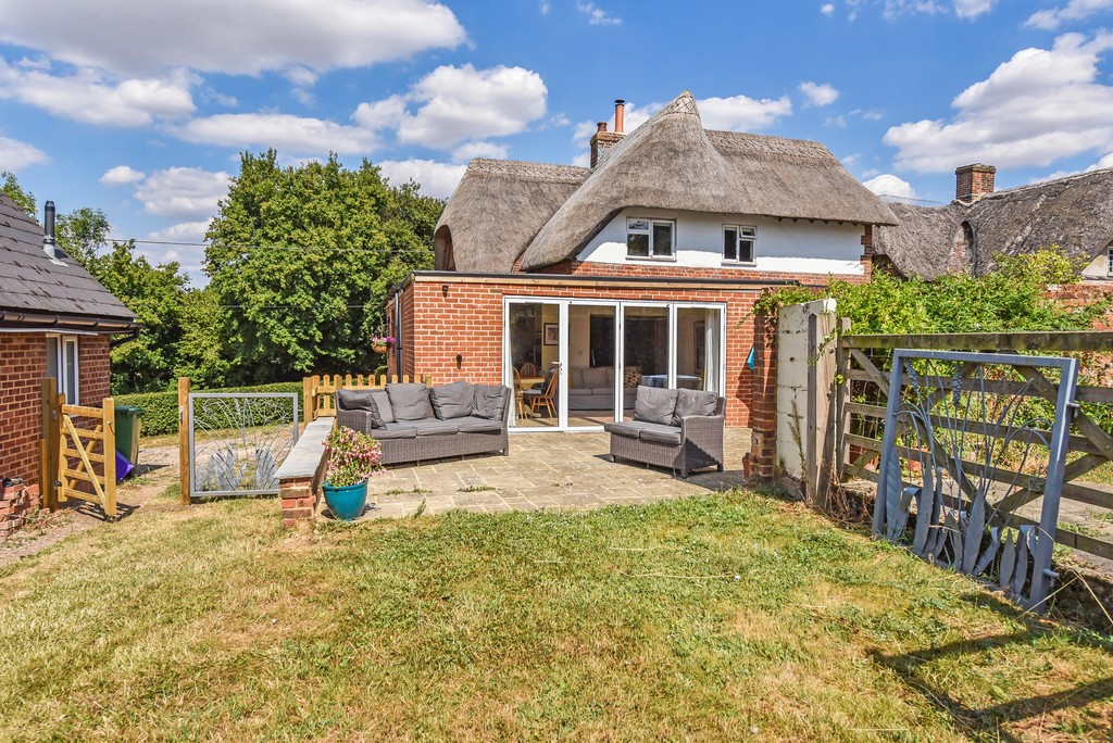 2 bed Cottage for rent in UK. From Martin & Co - Winchester 2 bed Cottage for rent in UK. From Martin & Co - Winchester
