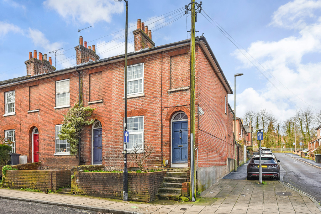 1 bed House Share for rent in Hampshire. From Martin & Co - Winchester