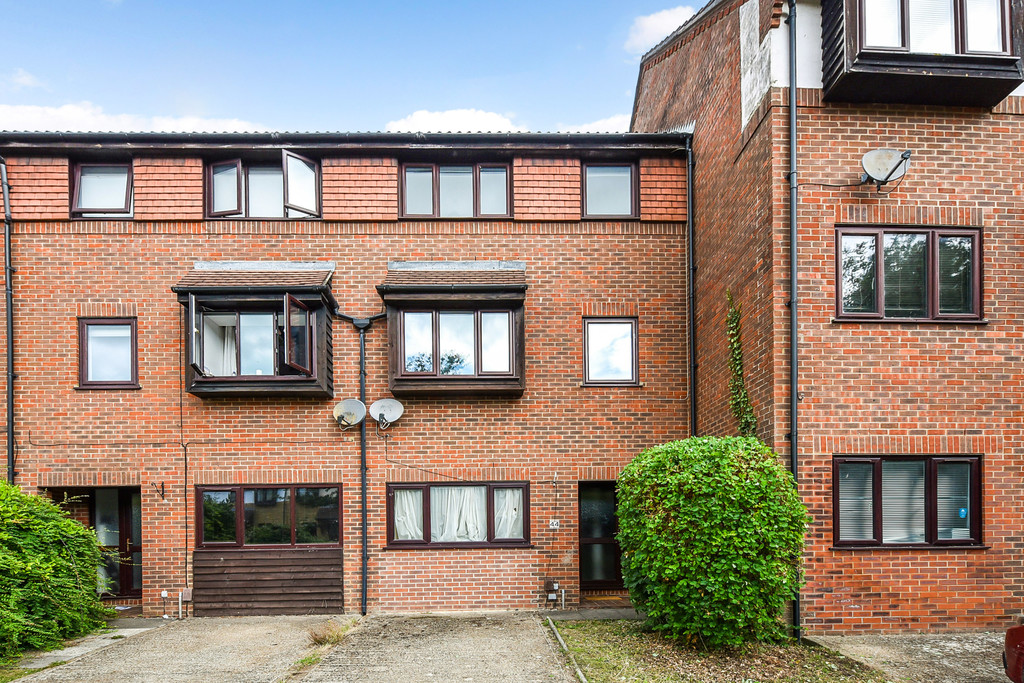 4 bed Town House for rent in Hampshire. From Martin & Co - Winchester
