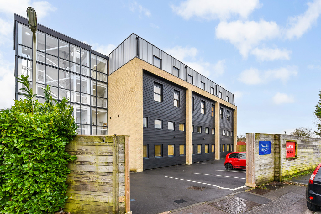 3 bed Apartment for rent in Winchester. From Martin & Co - Winchester