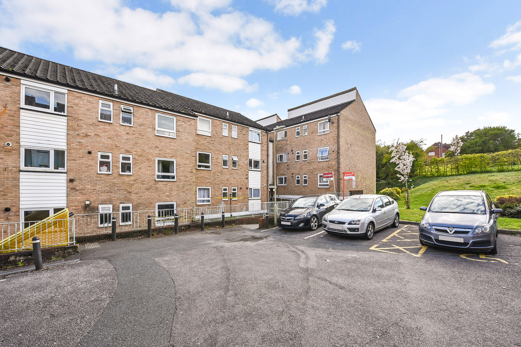 3 bed Apartment for rent in Hampshire. From Martin & Co - Winchester