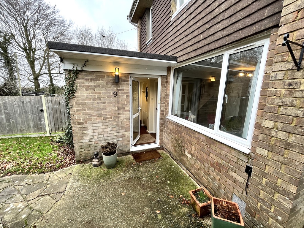3 bed End of Terrace for rent in Charlton. From Martin & Co - Winchester