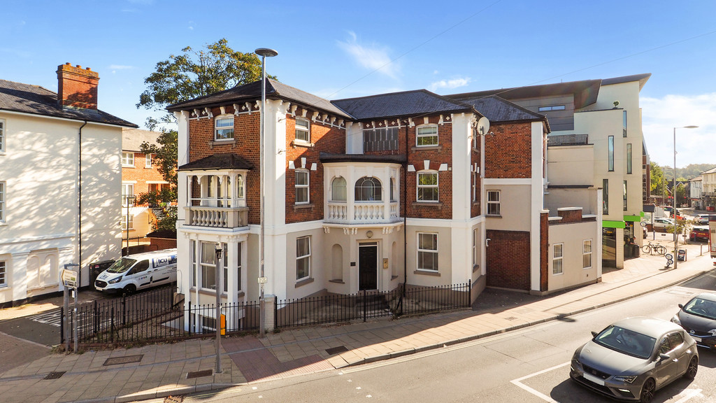 2 bed Apartment for rent in Hampshire. From Martin & Co - Winchester 2 bed Apartment for rent in Hampshire. From Martin & Co - Winchester