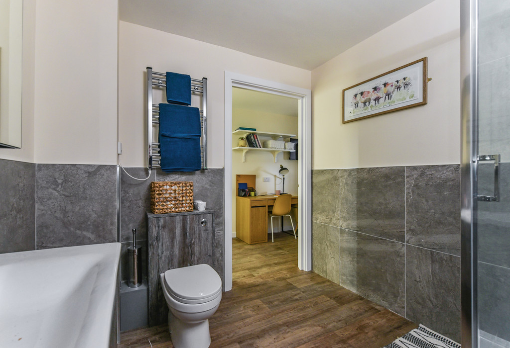 1 bed Flat Share for rent in Winchester. From Martin & Co - Winchester