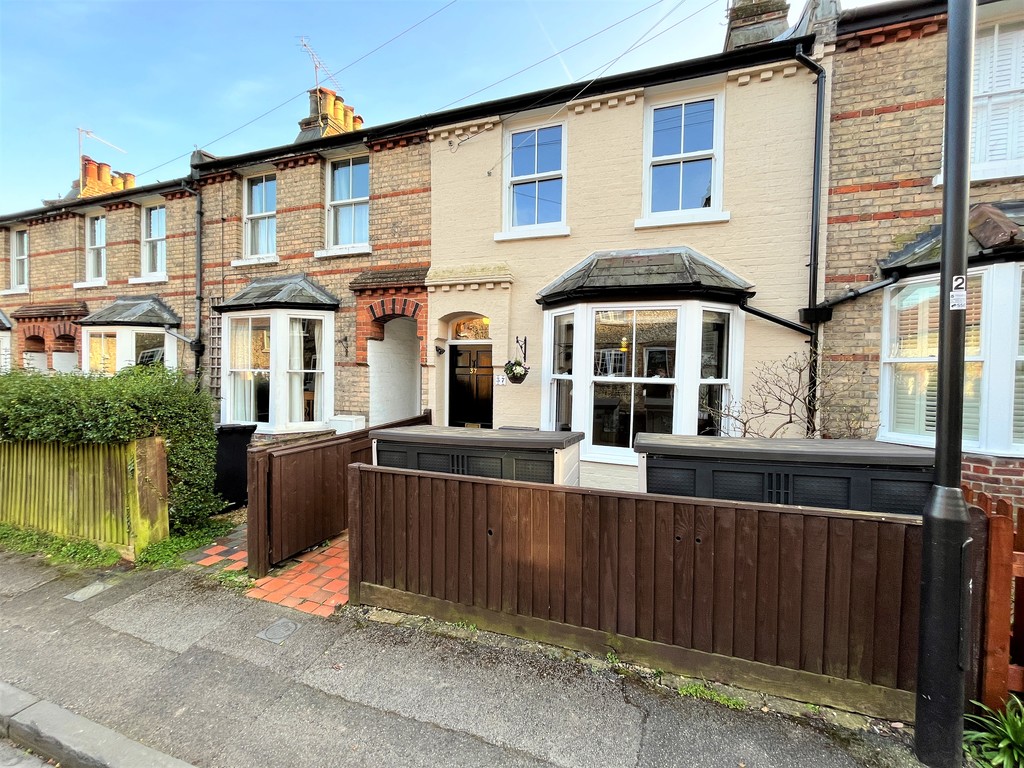 3 bed Mid Terraced House for rent in Winchester. From Martin & Co - Winchester