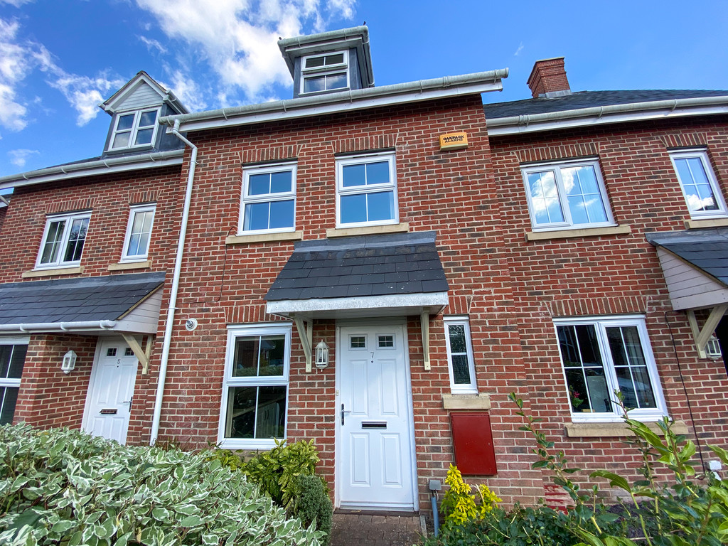 3 bed Mid Terraced House for rent in Hampshire. From Martin & Co - Winchester