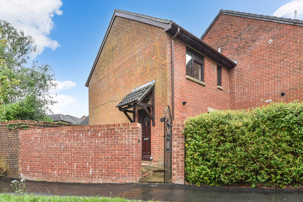 2 bed End of Terrace for rent in Harestock. From Martin & Co - Winchester