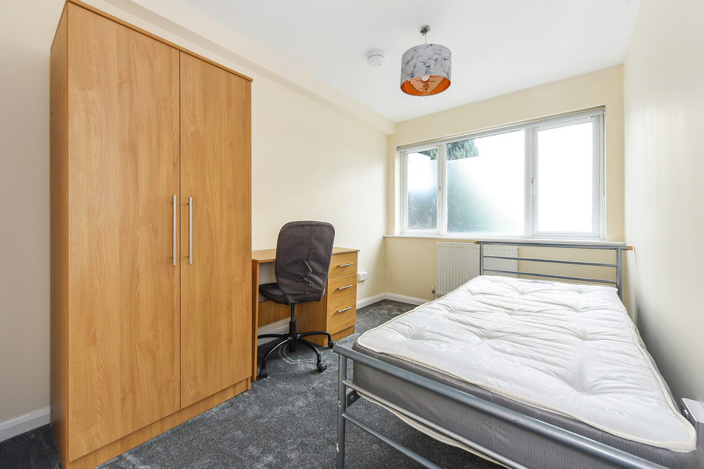 6 bed House Share for rent in -. From Martin & Co - Winchester