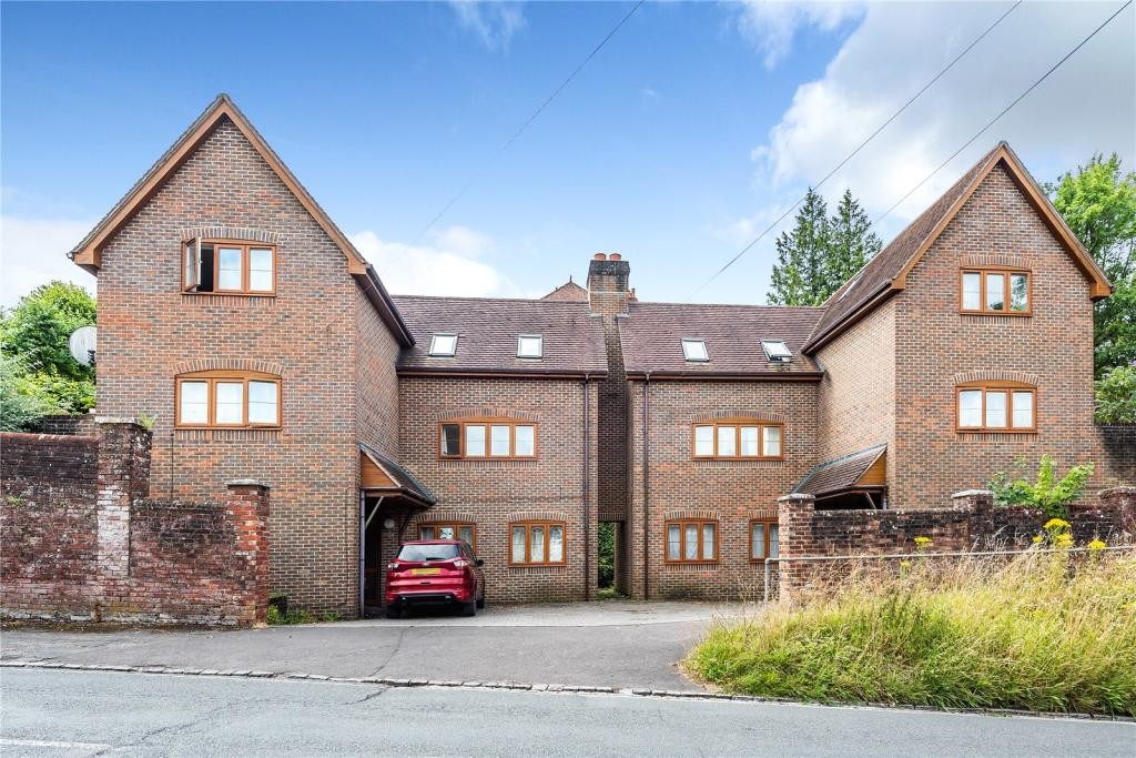 7 bed House Share for rent in Winchester. From Martin & Co - Winchester