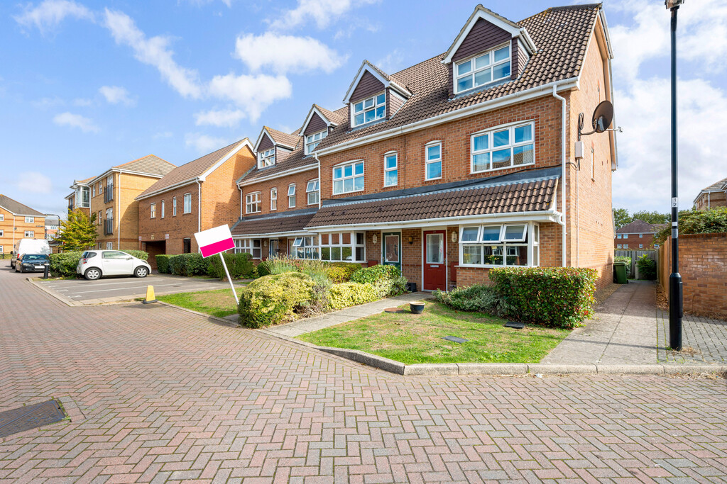 1 bed Ground Floor Flat for rent in England. From Martin & Co - Winchester