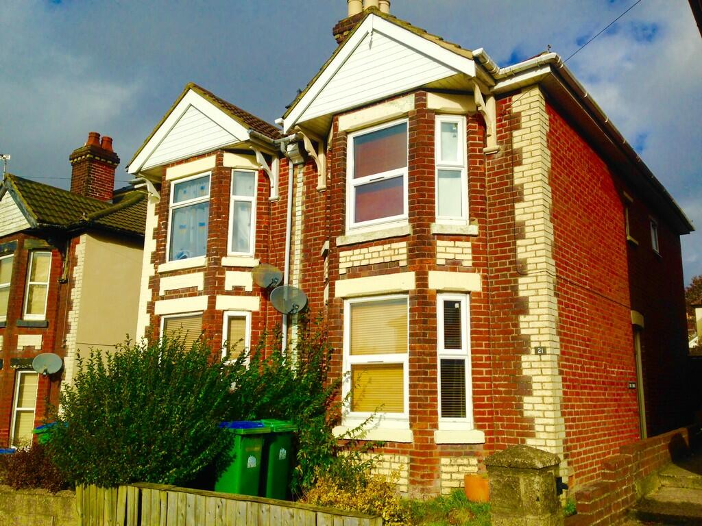 3 bed Semi-Detached House for rent in Southampton. From Martin & Co - Southampton City