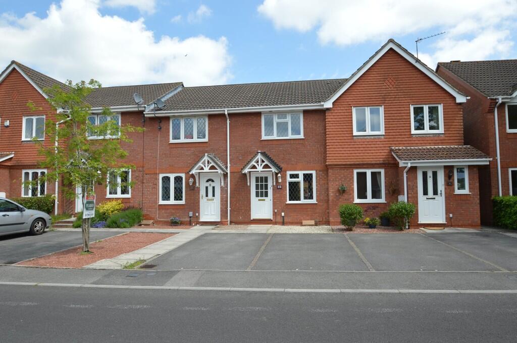 2 bed Mid Terraced House for rent in North Baddesley. From Martin & Co - Southampton