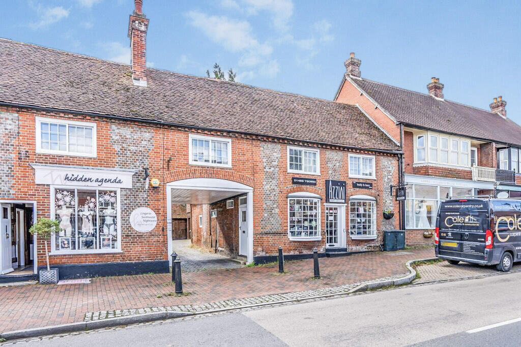 2 bed Apartment for rent in Botley. From Martin & Co - Southampton