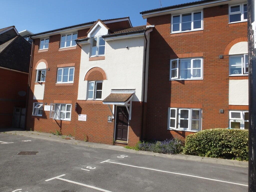 4 bed Studio for rent in Southampton. From Martin & Co - Southampton 4 bed Studio for rent in Southampton. From Martin & Co - Southampton