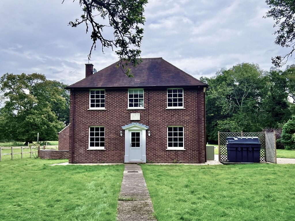 4 bed Detached for rent in Otterbourne. From Martin & Co - Southampton