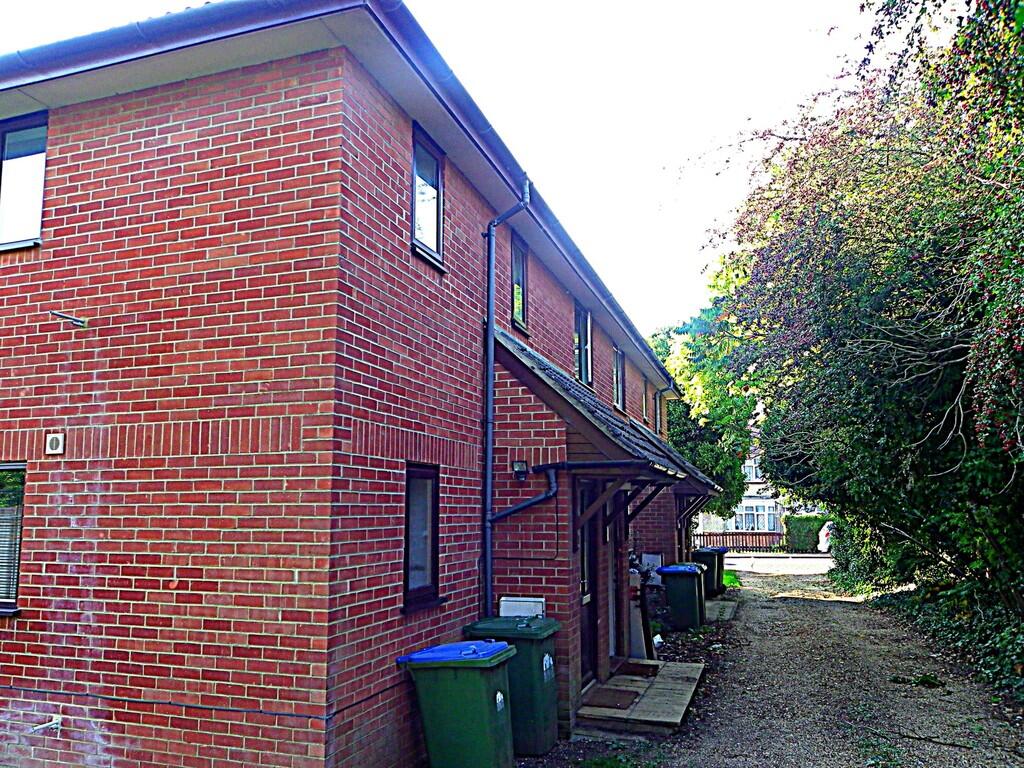 2 bed Apartment for rent in Southampton. From Martin & Co - Southampton