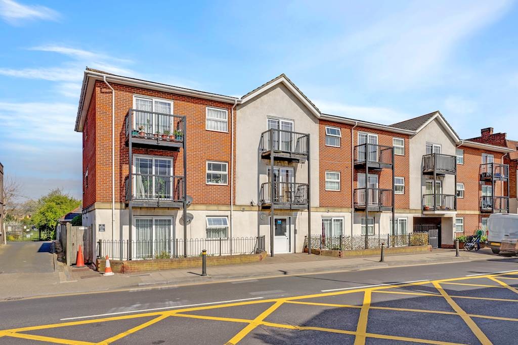 3 bed Apartment for rent in Kent. From Martin & Co - Beckenham 3 bed Apartment for rent in Kent. From Martin & Co - Beckenham