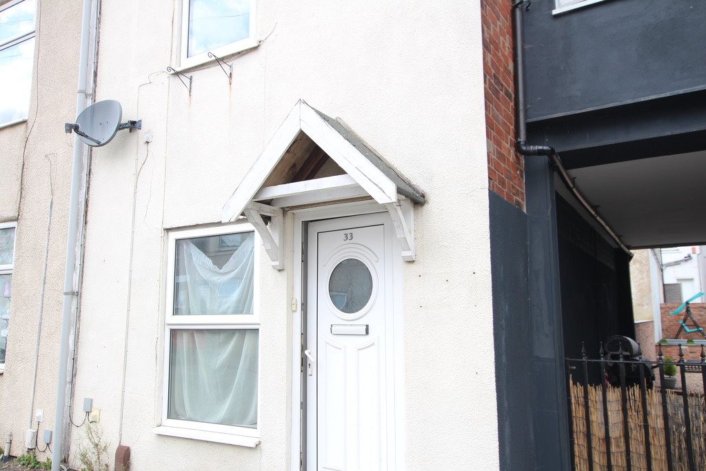 2 bed End of Terrace for rent in Lincs. From Martin & Co - Grantham