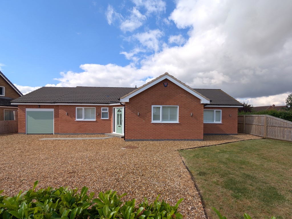 4 bed Detached bungalow for rent in Lincolnshire. From Martin & Co - Grantham 4 bed Detached bungalow for rent in Lincolnshire. From Martin & Co - Grantham