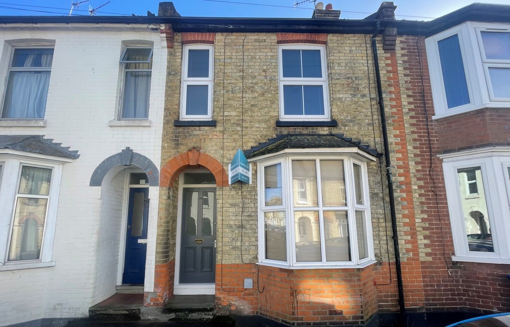 3 bed Mid Terraced House for rent in Kent . From Martin & Co - Canterbury