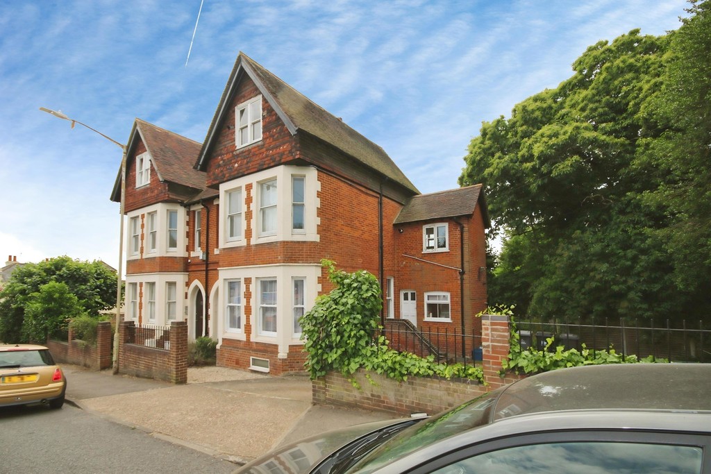 1 bed 1st Floor Flat for rent in Kent. From Martin & Co - Canterbury