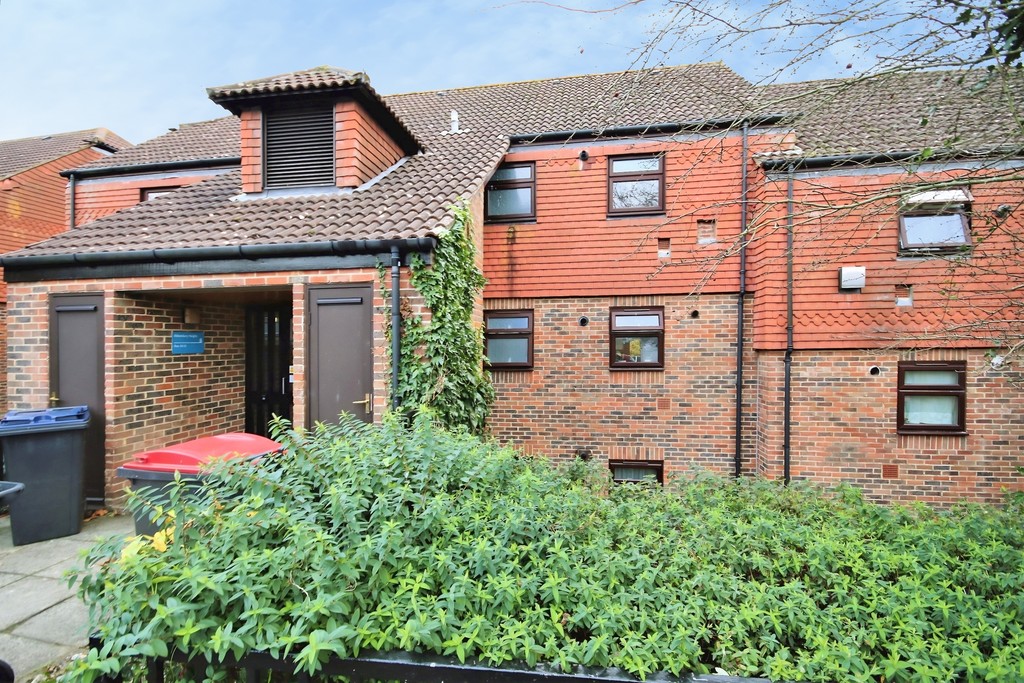 1 bed Apartment for rent in Canterbury. From Martin & Co - Canterbury