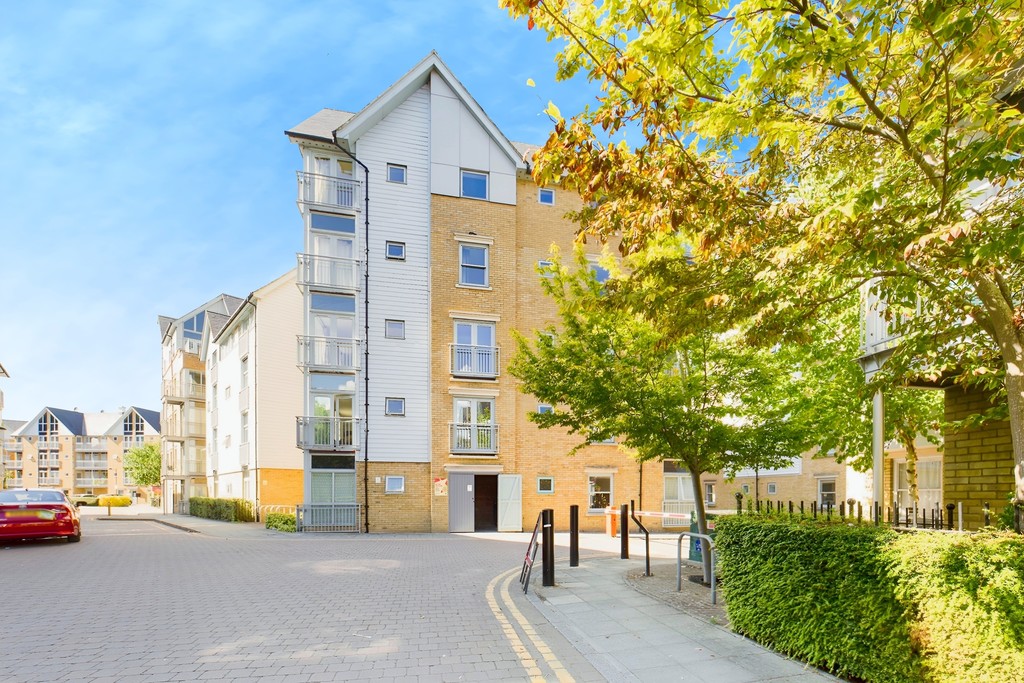 3 bed Apartment for rent in Kent . From Martin & Co - Canterbury