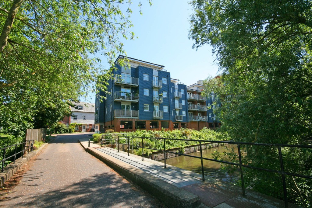 1 bed 1st Floor Flat for rent in Canterbury. From Martin & Co - Canterbury