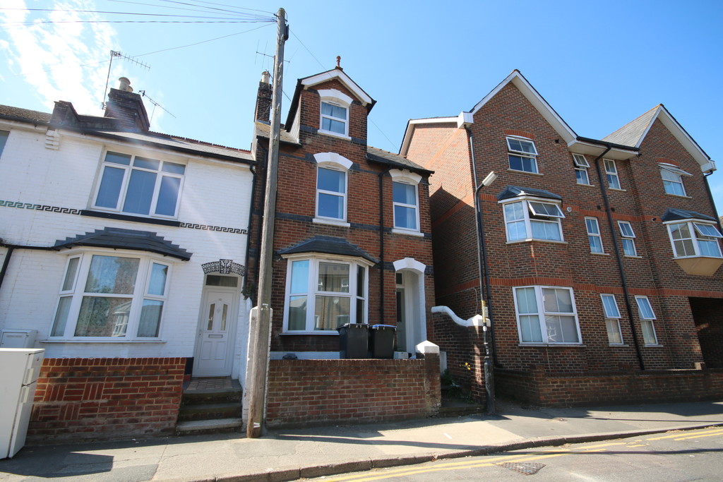 6 bed End of Terrace for rent in Kent. From Martin & Co - Canterbury