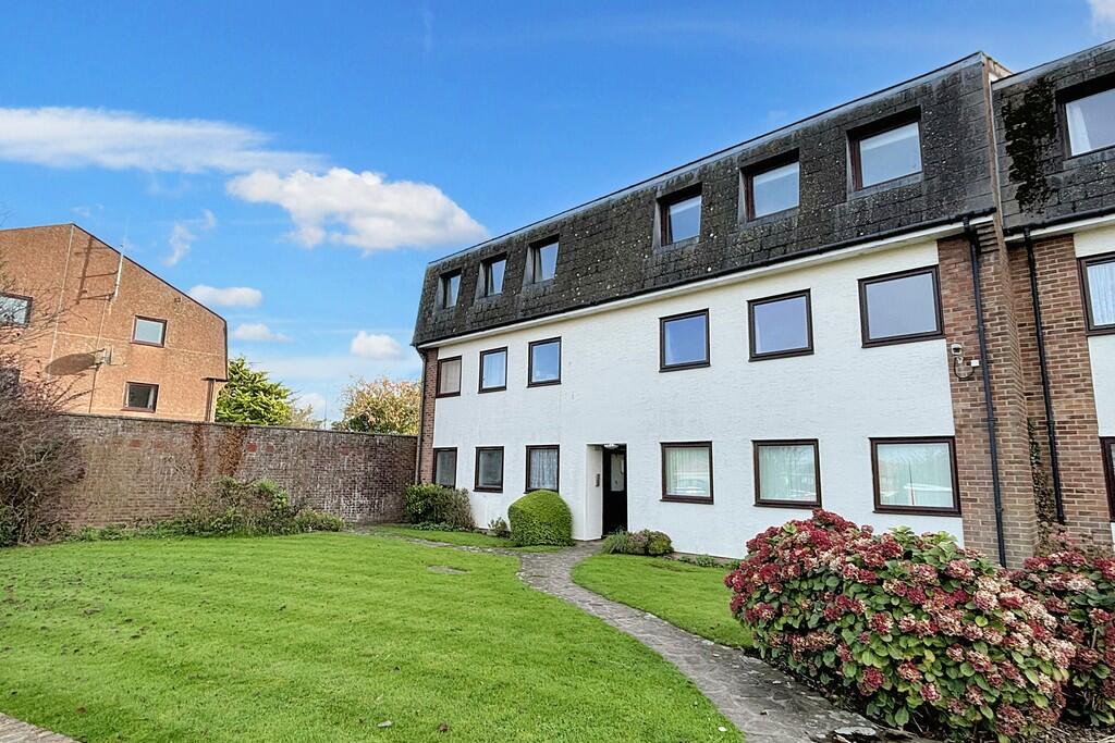 2 bed Apartment for rent in St Mary's Bay. From Martin & Co - Ashford