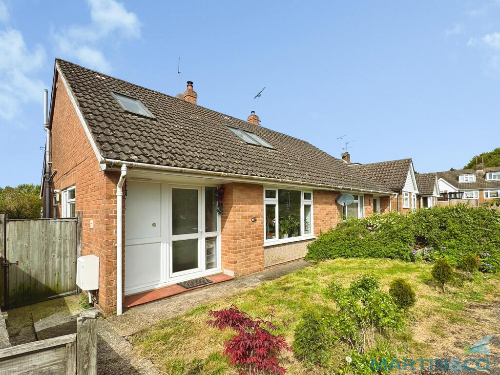 4 bed Semi-detached bungalow for rent in Mersham. From Martin & Co - Ashford