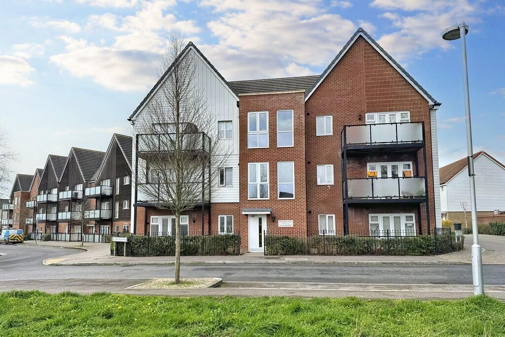 2 bed Apartment for rent in Ashford. From Martin & Co - Ashford