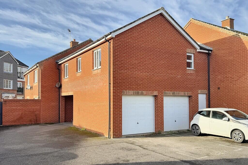 1 bed Apartment for rent in Great Chart. From Martin & Co - Ashford