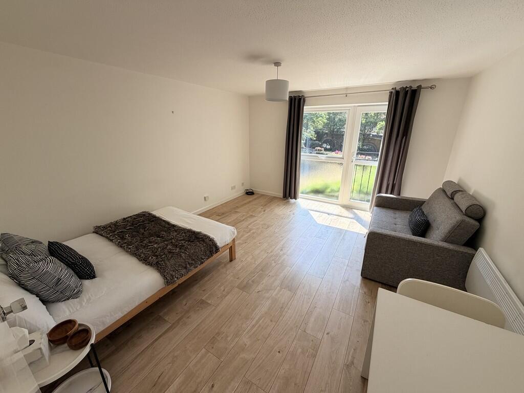 4 bed Studio for rent in Basingstoke. From Martin & Co - Basingstoke 4 bed Studio for rent in Basingstoke. From Martin & Co - Basingstoke