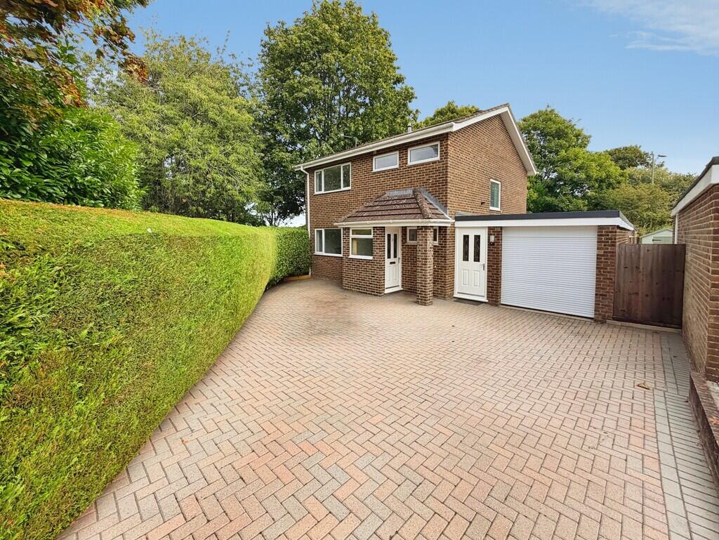 3 bed Detached for rent in Cliddesden. From Martin & Co - Basingstoke 3 bed Detached for rent in Cliddesden. From Martin & Co - Basingstoke