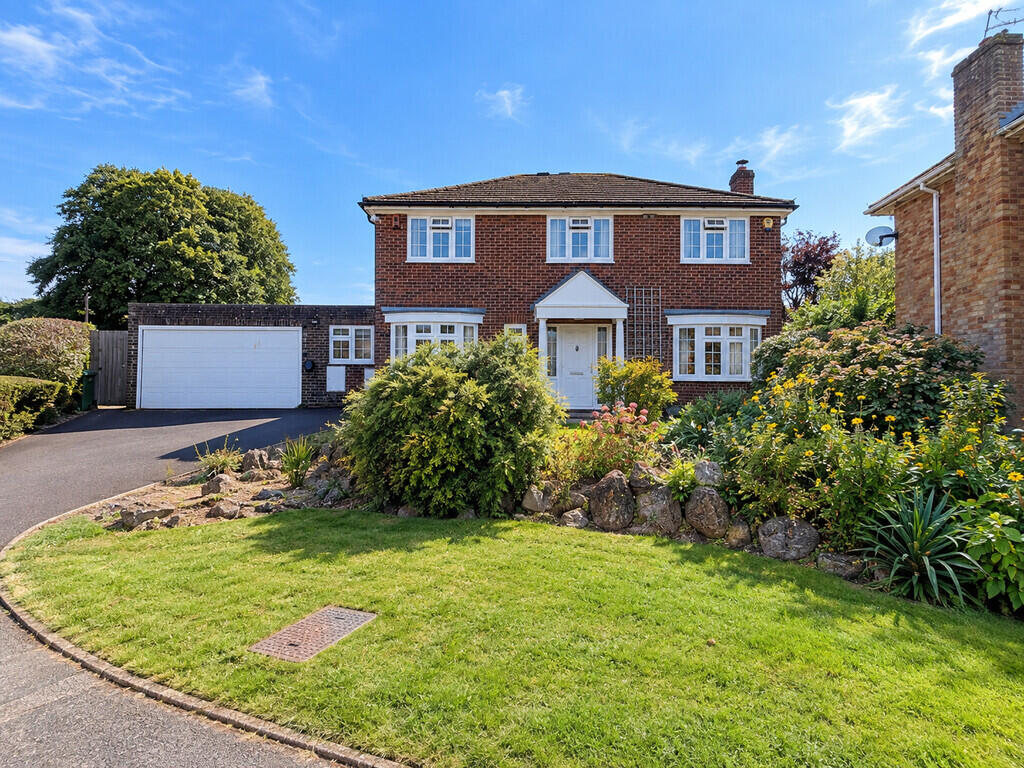 4 bed Detached for rent in Old Basing. From Martin & Co - Basingstoke 4 bed Detached for rent in Old Basing. From Martin & Co - Basingstoke