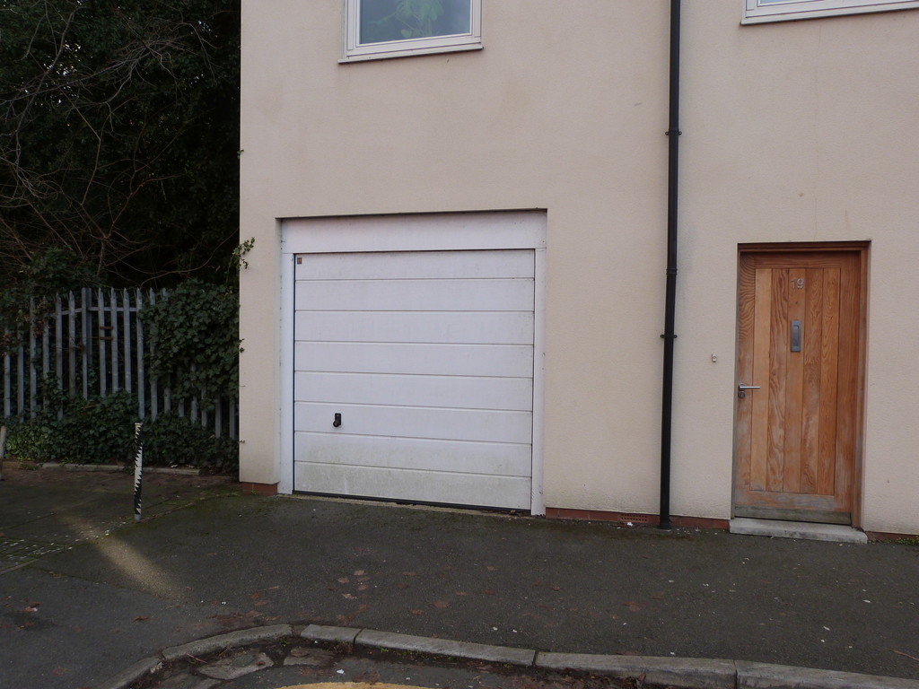 0 bed Garage for rent in Worcestershire. From Martin & Co - Worcester