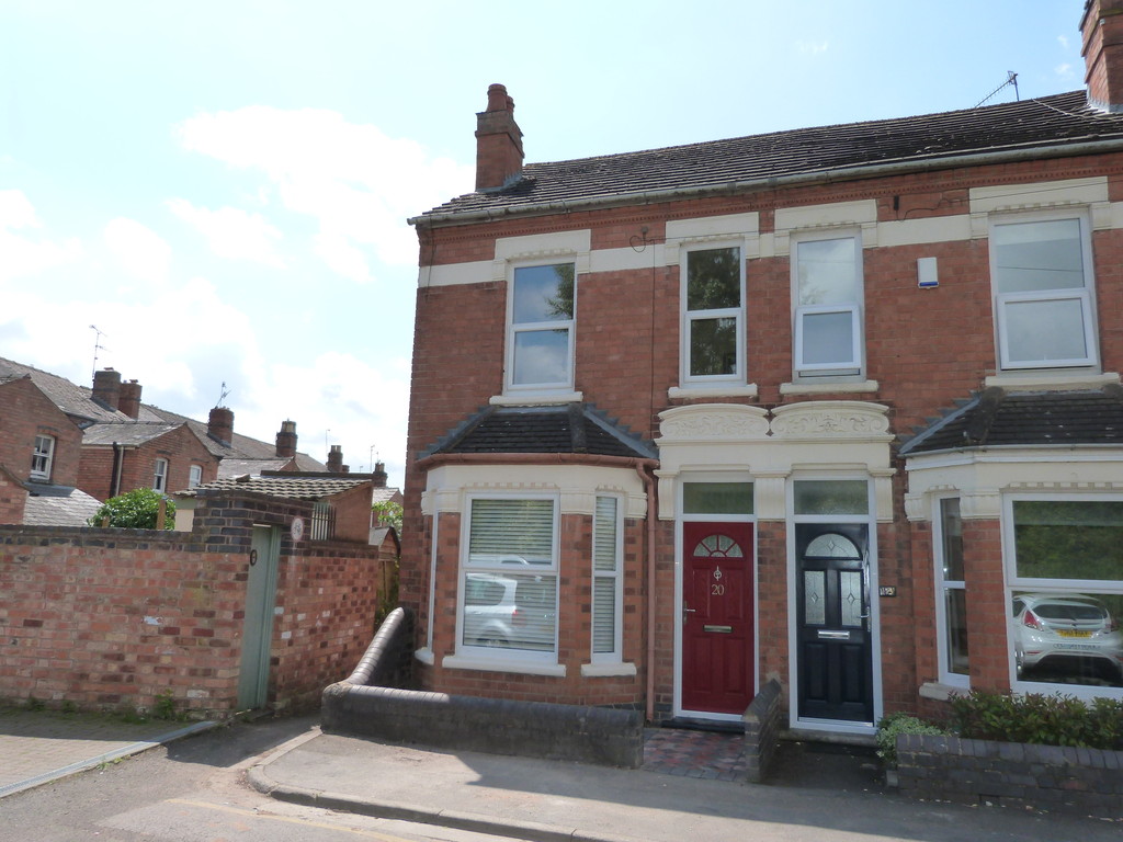 2 bed End Terraced House for rent in Worcestershire. From Martin & Co - Worcester