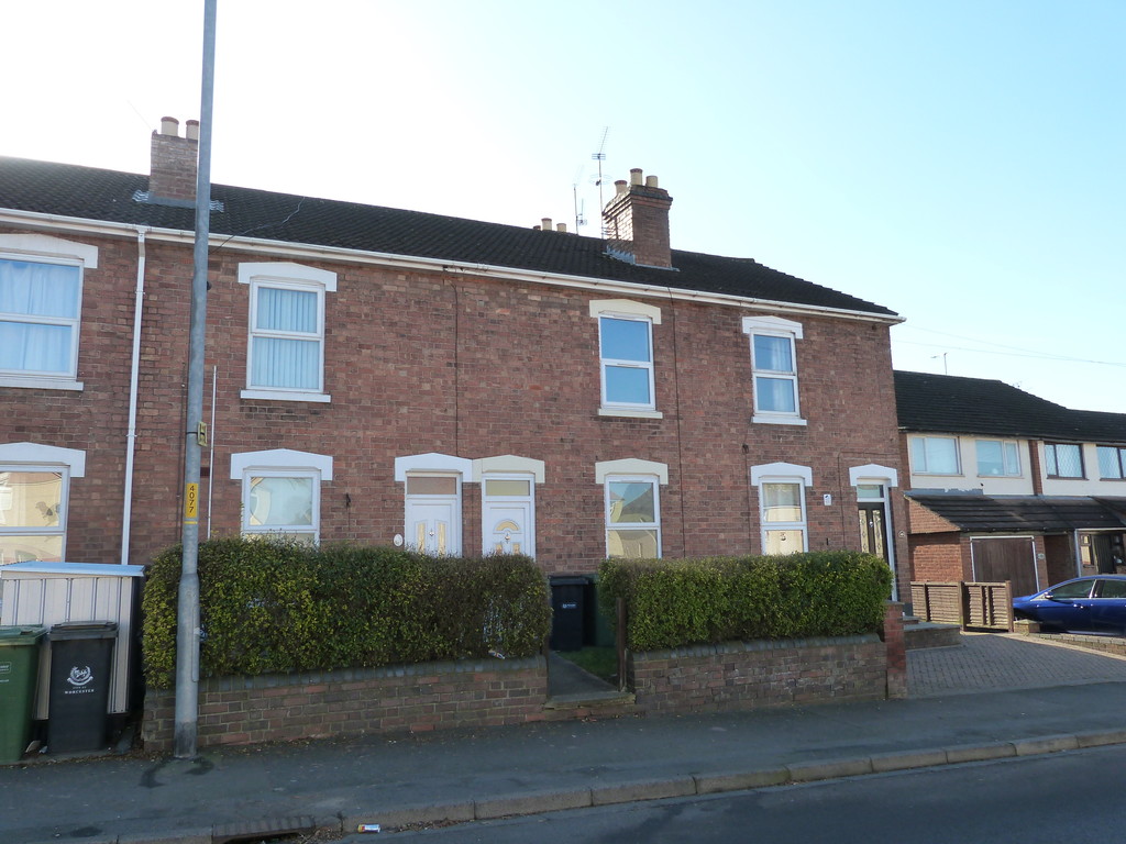 2 bed Mid Terraced House for rent in Worcestershire. From Martin & Co - Worcester