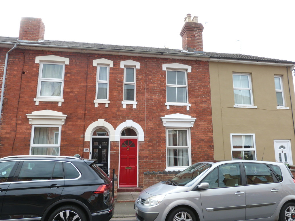 2 bed Mid Terraced House for rent in Worcestershire. From Martin & Co - Worcester