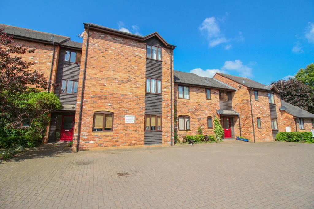 2 bed 1st Floor Flat for rent in Worcs. From Martin & Co - Worcester