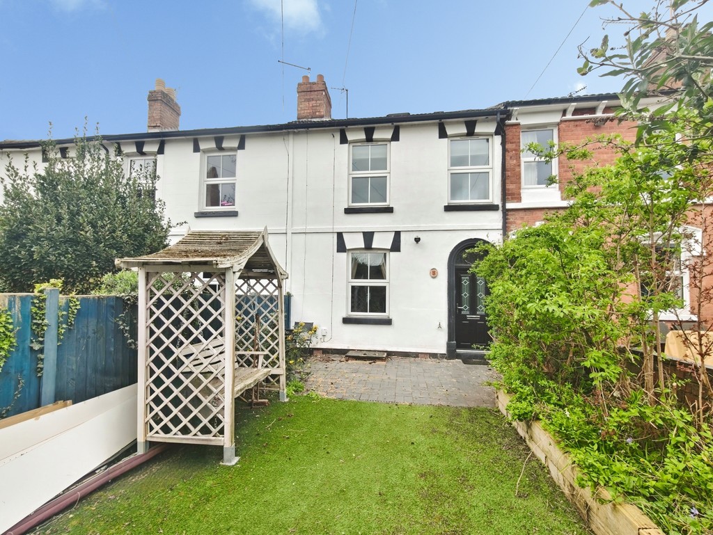 3 bed Mid Terraced House for rent in Worcester. From Martin & Co - Worcester