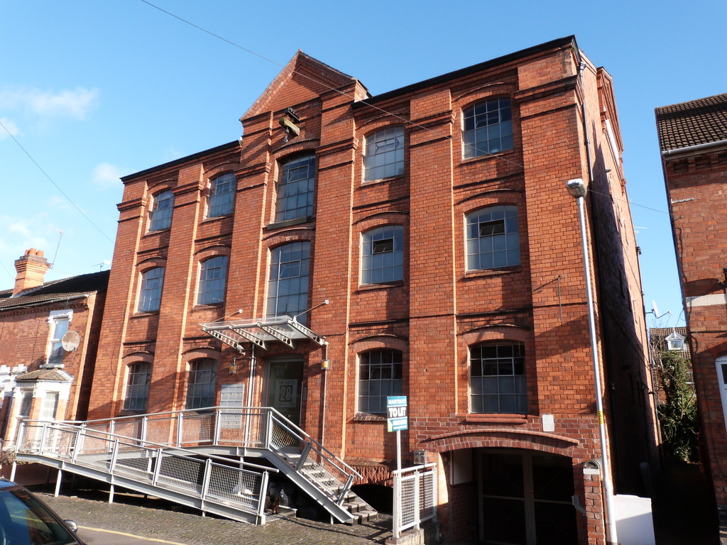 2 bed Apartment for rent in Worcester. From Martin & Co - Worcester