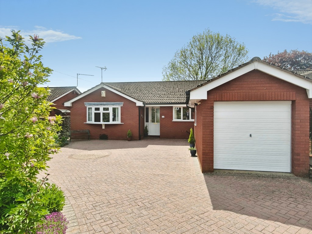 3 bed Detached bungalow for rent in Upper Wick. From Martin & Co - Worcester 3 bed Detached bungalow for rent in Upper Wick. From Martin & Co - Worcester