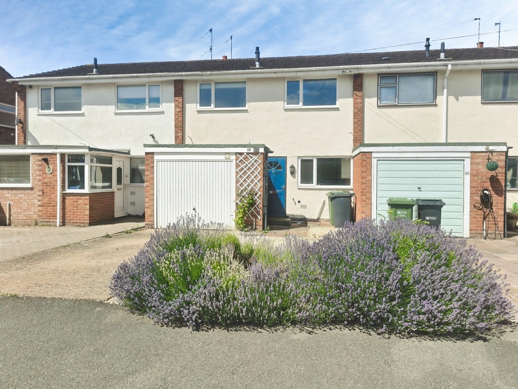 3 bed Mid Terraced House for rent in Whittington. From Martin & Co - Worcester